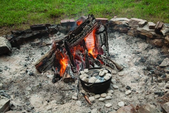 Lodge - Litinový hrnec Camp Dutch Oven 3,8l