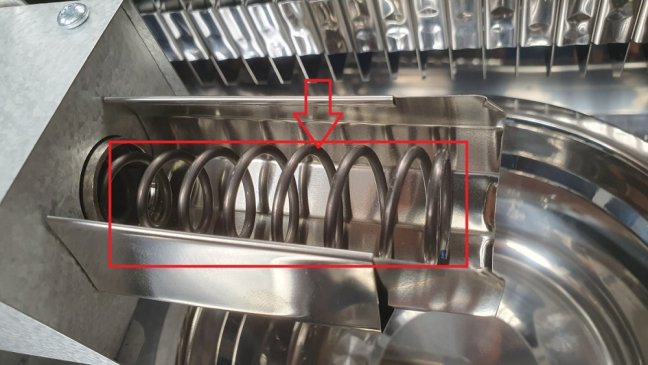 Borniak - Spirála podavače generátoru kouře