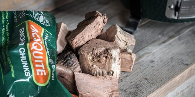 Big Green Egg - Dřevěné špalíky na uzení 9 L - Mesquite