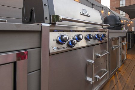 Jak pozvednout grilování na vyšší úroveň? Pořiďte si vestavný gril