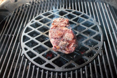 Grilování steaků Angus