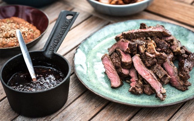 Big Green Egg - Litinový rendlík na omáčky se štětcem